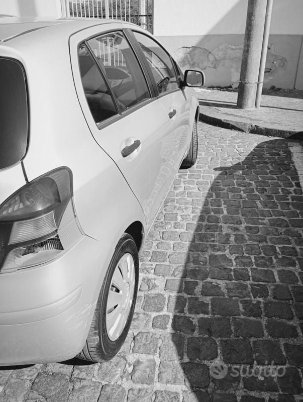 Usata Toyota Yaris 87 CV (63 kW) 2010 Grigio Berlina