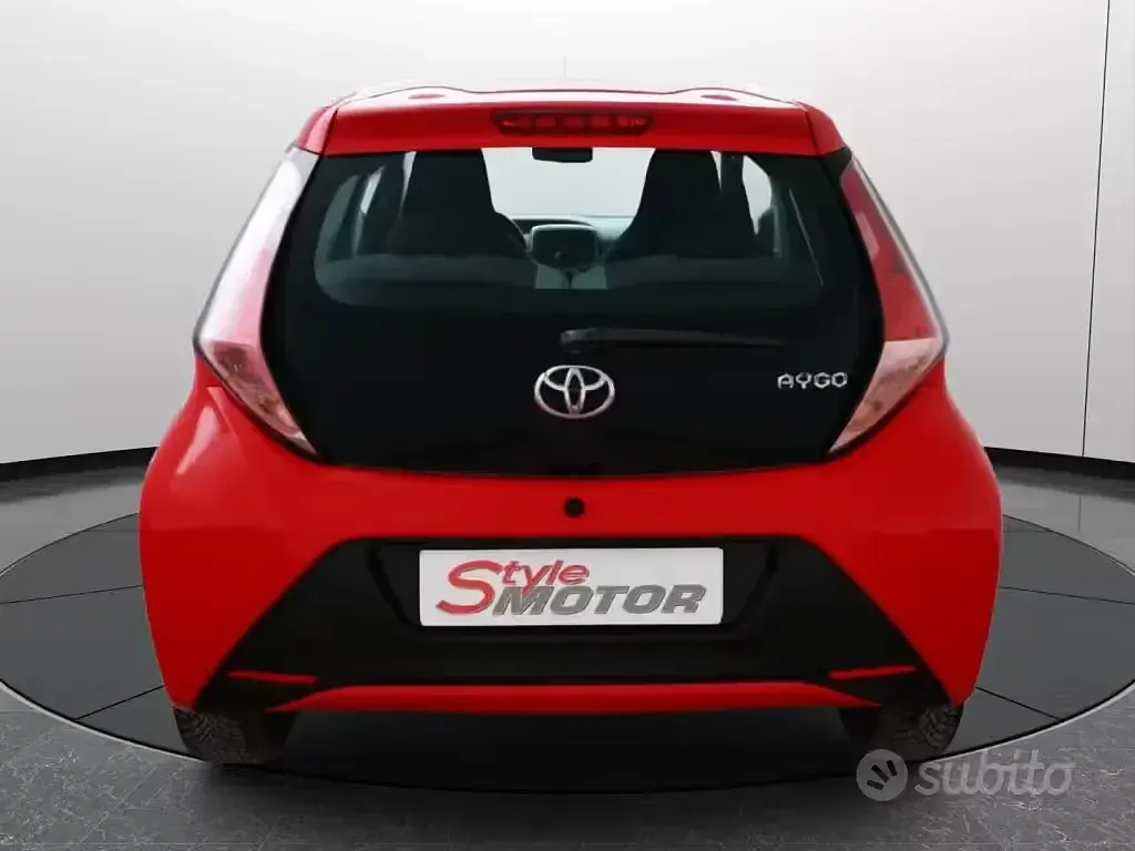 Usata Toyota Aygo Cool 69 CV (50 kW) 2017 Rosso Utilitaria