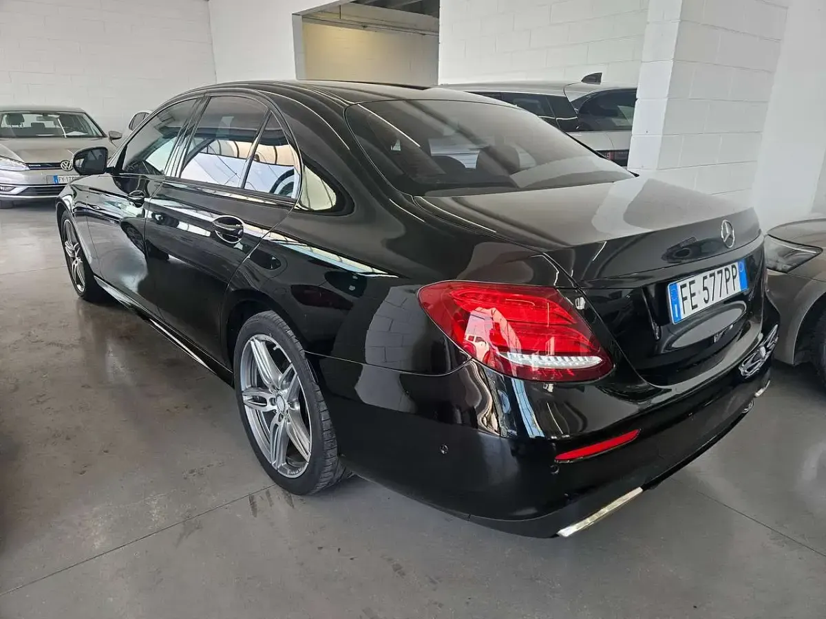 Usata Mercedes E220 AMG line 194 CV (142 kW) 2016 Nero Berlina