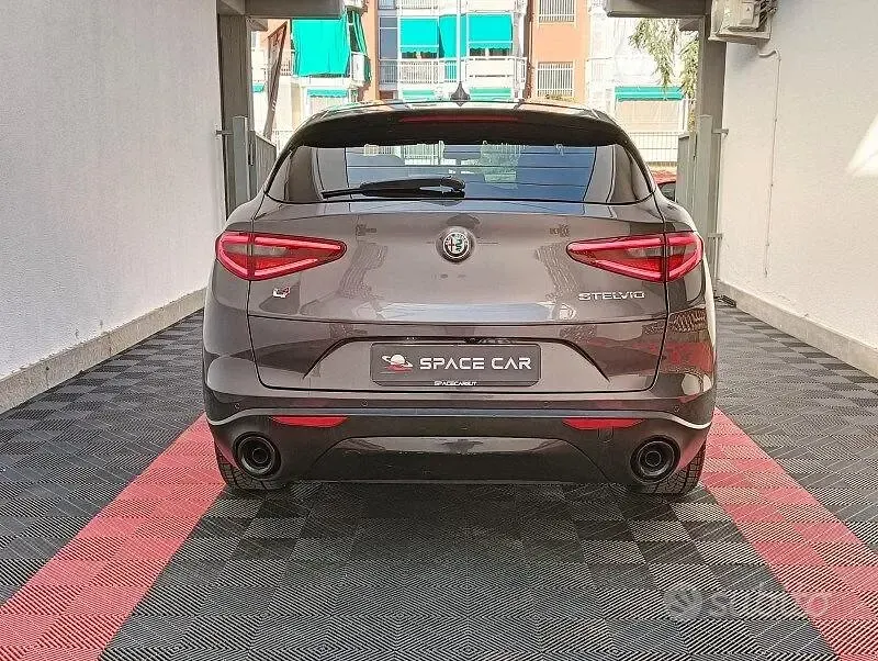 Usata Alfa Romeo Stelvio Sprint 190 CV (139 kW) 2022 Grigio SUV