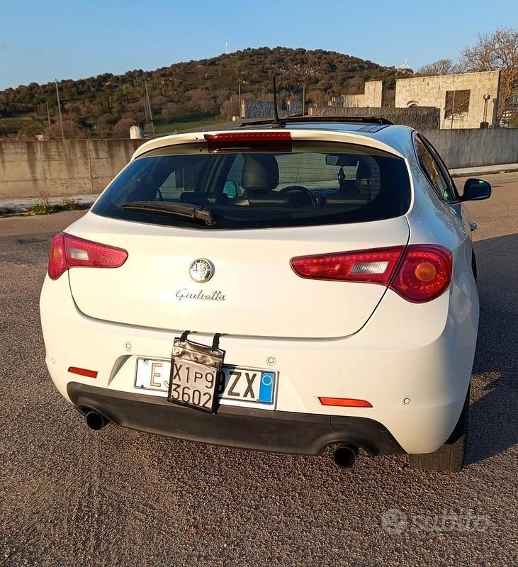 Usata Alfa Romeo Giulietta Distinctive 140 CV (102 kW) 2011 Bianco Utilitaria