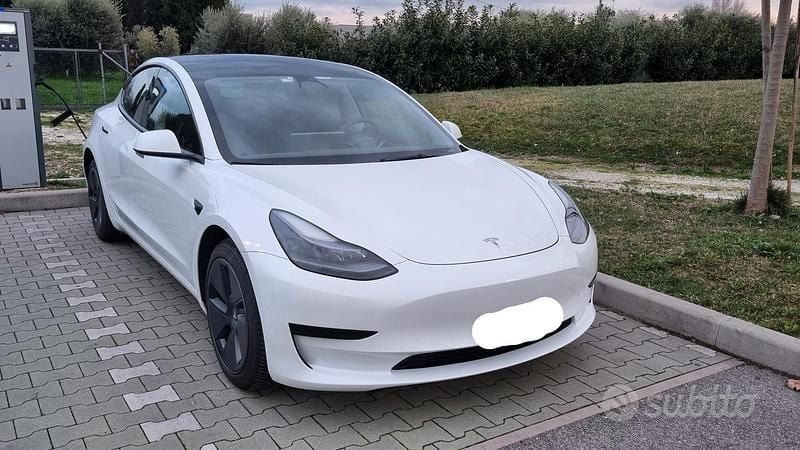 Bianco Usata 2023 Tesla Model 3 Tre volumi | 31.000 € (Buon prezzo) - Immagine 1/1