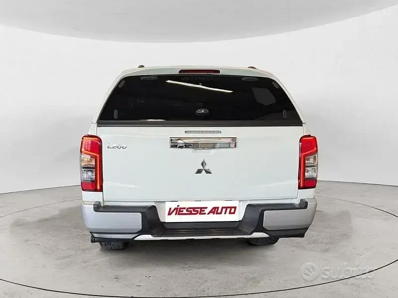Usata Mitsubishi L200 Invite 150 CV (110 kW) 2022 Bianco Pick-up