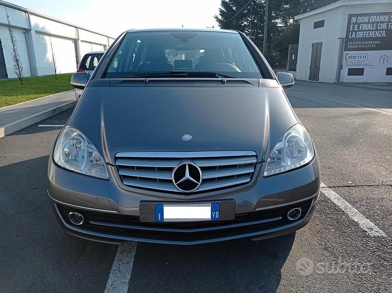 Usata Mercedes A180 108 CV (79 kW) 2009 Grigio Berlina