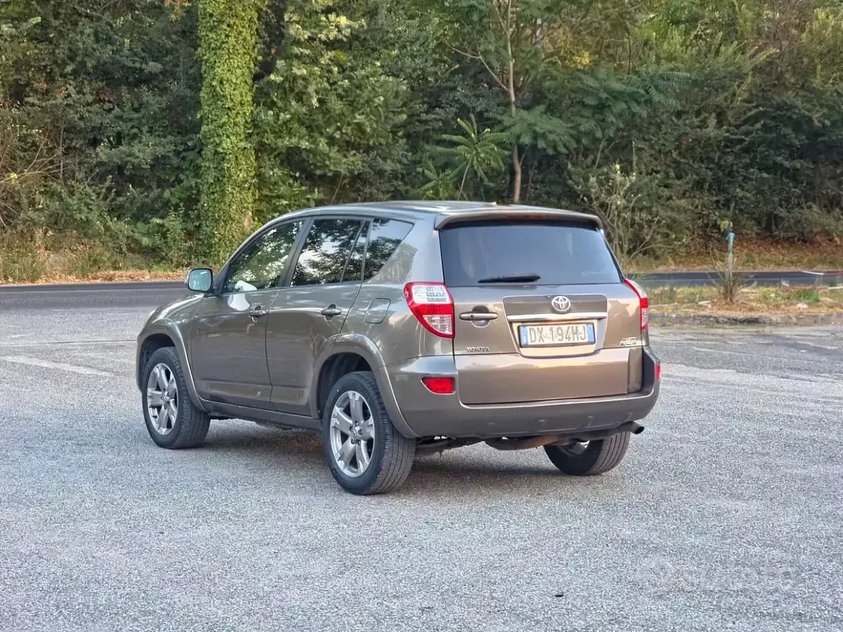 Usata Toyota RAV4 150 CV (110 kW) 2009 Marrone SUV