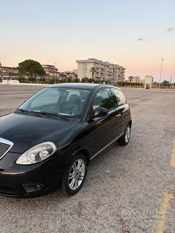 Usata Lancia Ypsilon 69 CV (50 kW) 2011 Nero Utilitaria