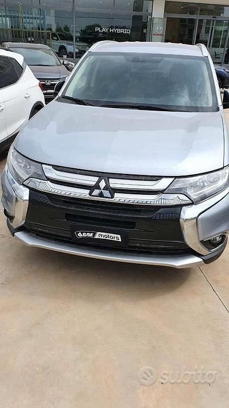 Usata Mitsubishi Outlander 150 CV (110 kW) 2017 Grigio SUV