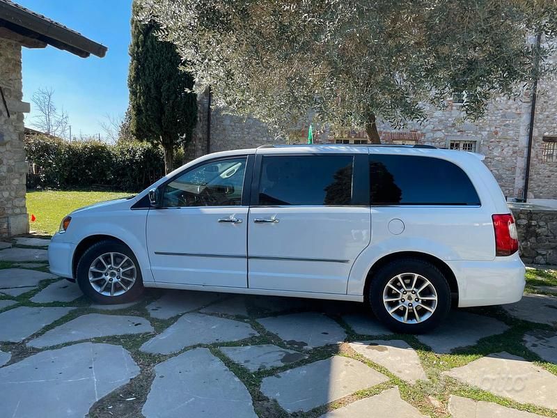 Usata Lancia Voyager Platinum 2014 Bianco Monovolume