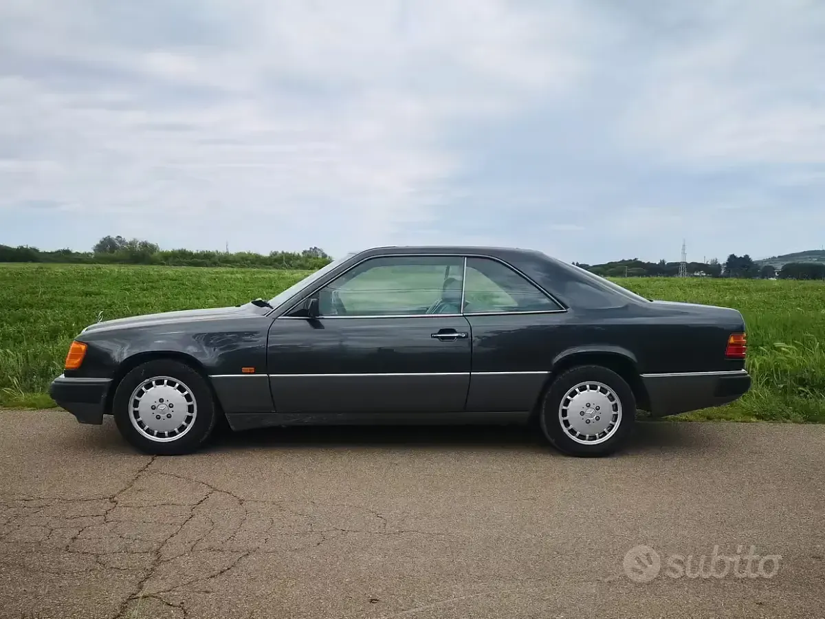 Usado Mercedes 200 122 CV (89 kW) 1991 Negro Coupe