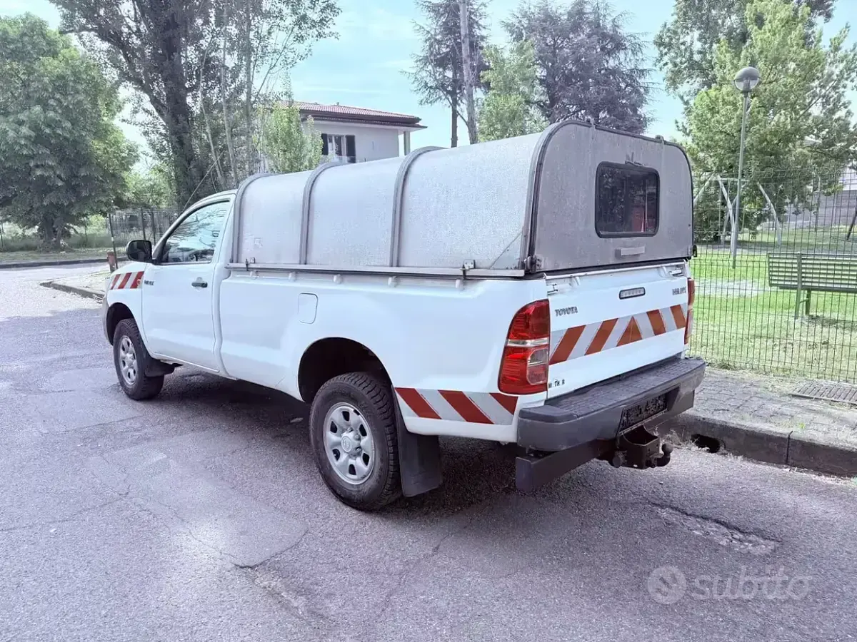 Usata Toyota HiLux 144 CV (105 kW) 2013 Bianco Pick-up