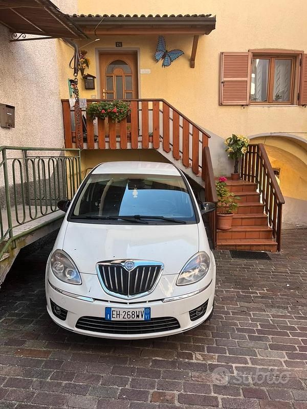 Usata Lancia Ypsilon 77 CV (56 kW) 2011 Bianco Utilitaria