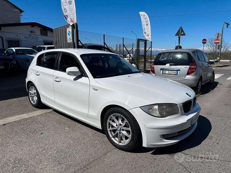Usata BMW 118 Comfort Edition 143 CV (105 kW) 2011 Bianco Utilitaria