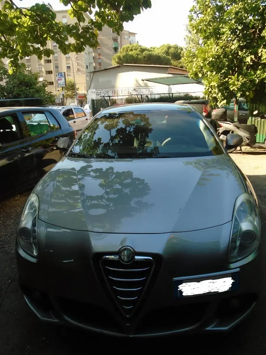 Usata Alfa Romeo Giulietta Exclusive 169 CV (124 kW) 2011 Grigio Utilitaria