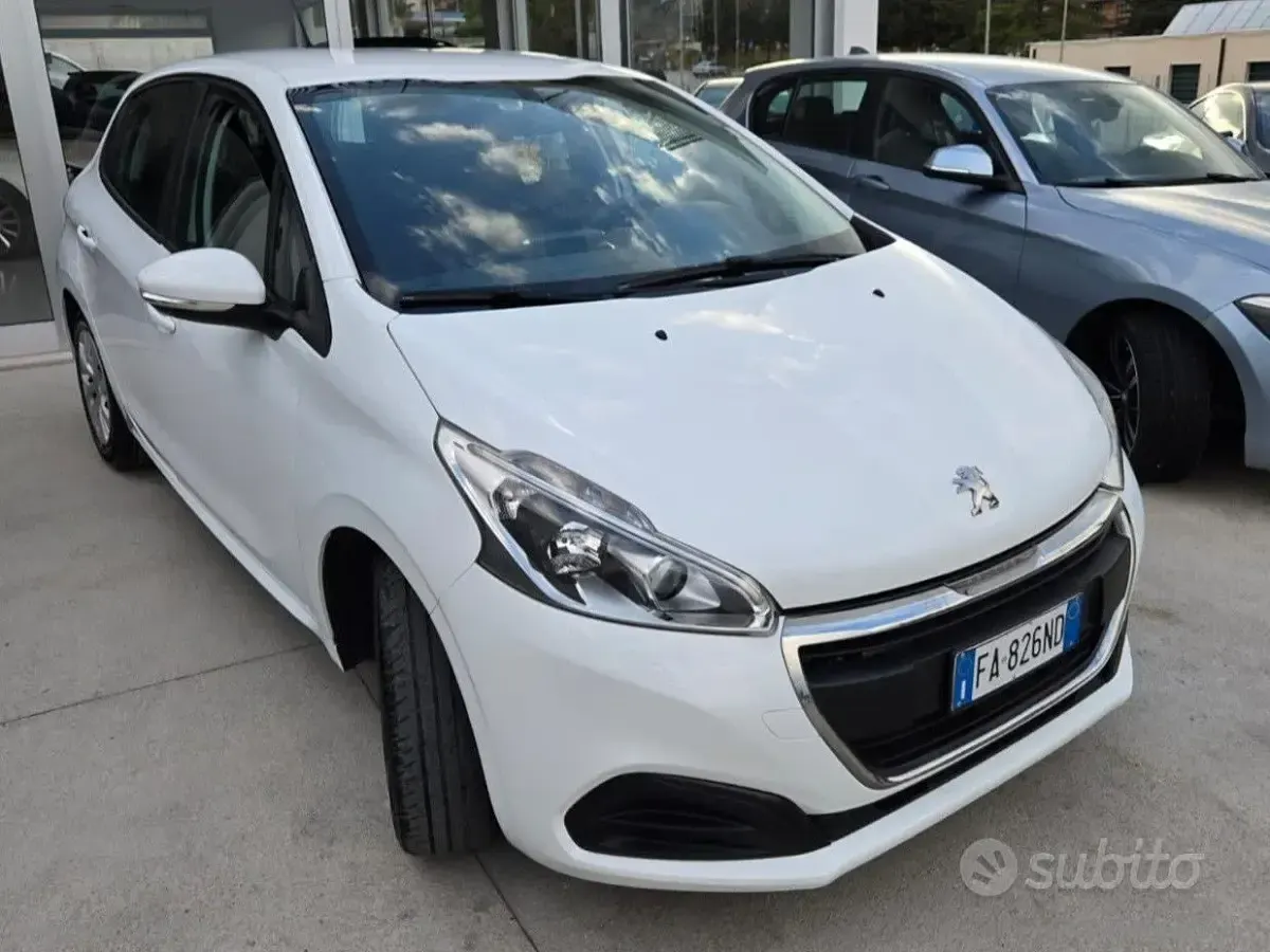 Begagnad Peugeot 208 Active 74 HK (54 kW) 2015 Vit Halvkombi