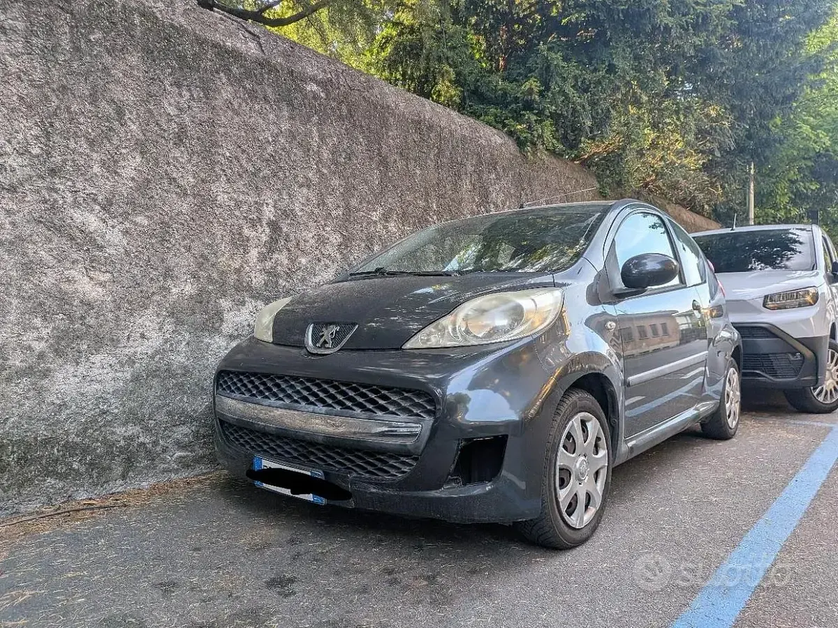 Usata Peugeot 107 68 CV (50 kW) 2010 Grigio Utilitaria