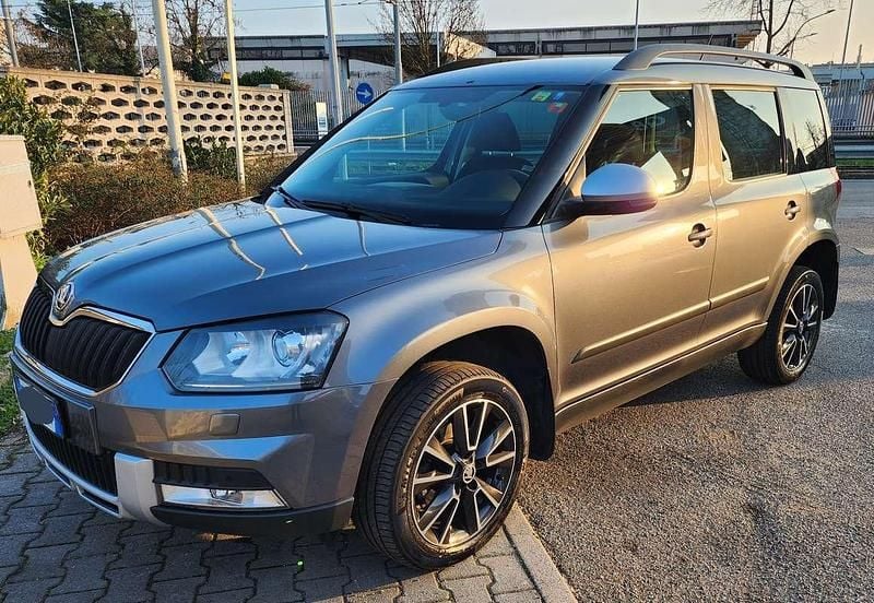 Usata Skoda Yeti Outdoor Design Edition 110 CV (80 kW) 2017 Grigio SUV