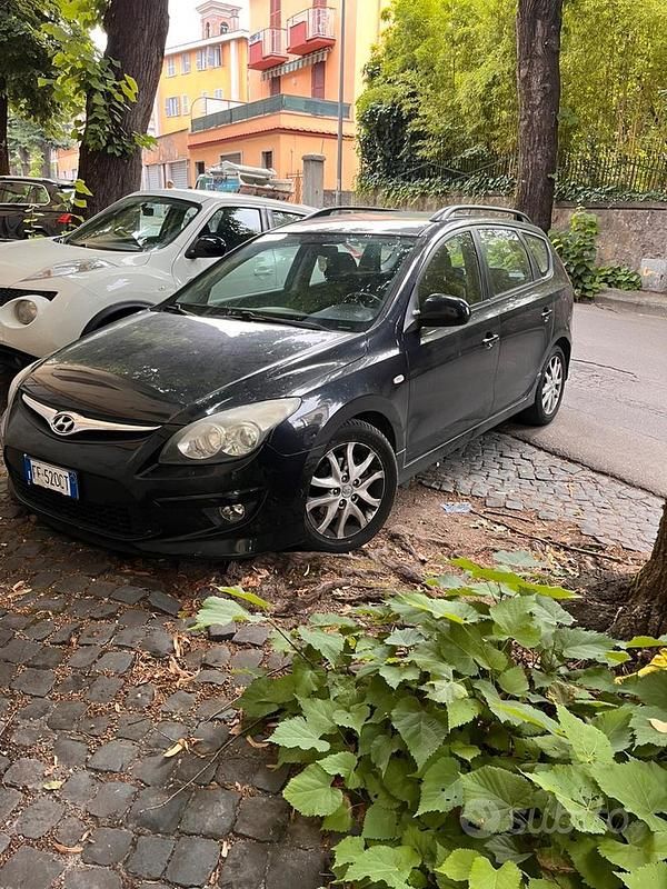 Nero Usata 2010 Hyundai i30 Station wagon | 1000 € - Immagine 1/3