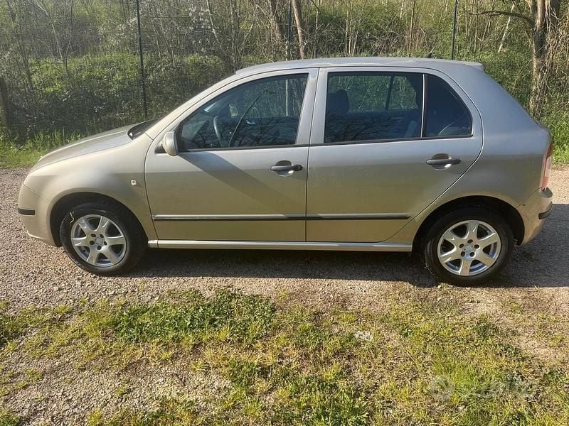 Usata Skoda Fabia 63 CV (46 kW) 2005 Grigio Berlina