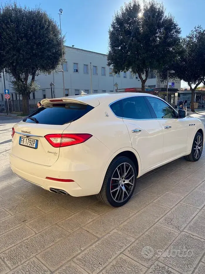 Usata Maserati Levante 275 CV (202 kW) 2017 Bianco SUV