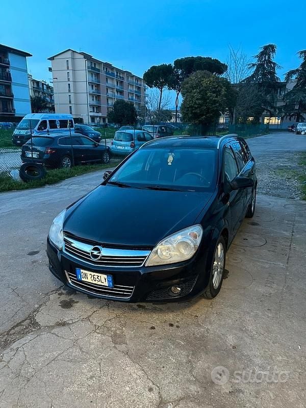 Usata Opel Astra 110 CV (80 kW) 2008 Nero Station wagon