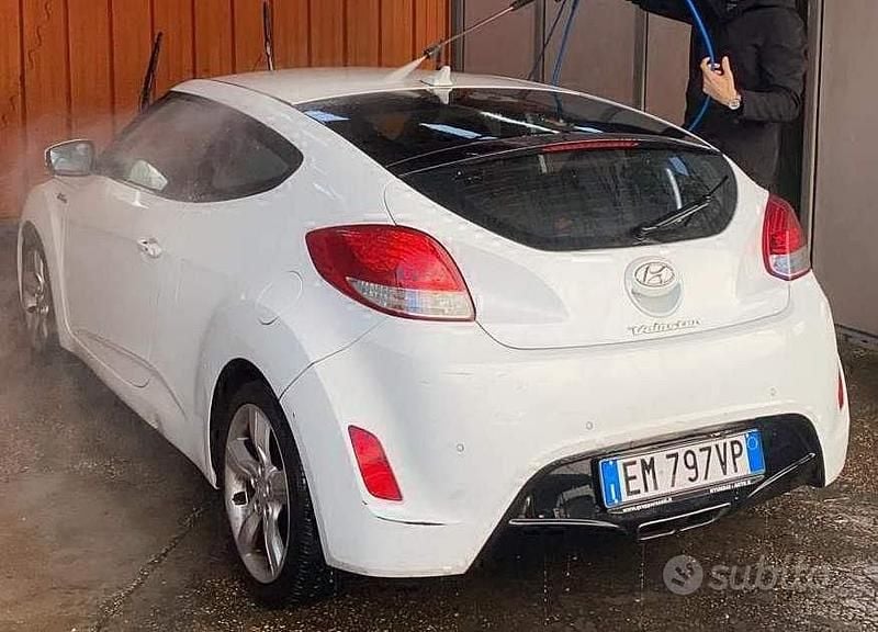 Usata Hyundai Veloster 140 CV (102 kW) 2012 Bianco Utilitaria