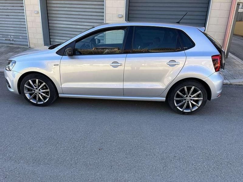 Usata VW Polo 90 CV (66 kW) 2015 Argento Berlina