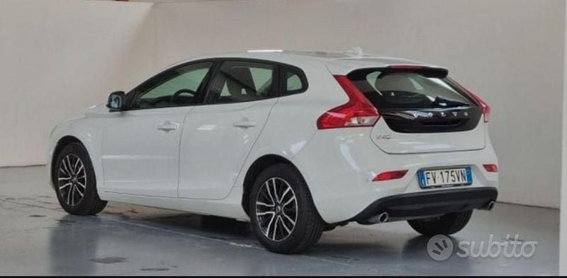 Usata Volvo V40 Business Edition 120 CV (88 kW) 2019 Bianco Station wagon