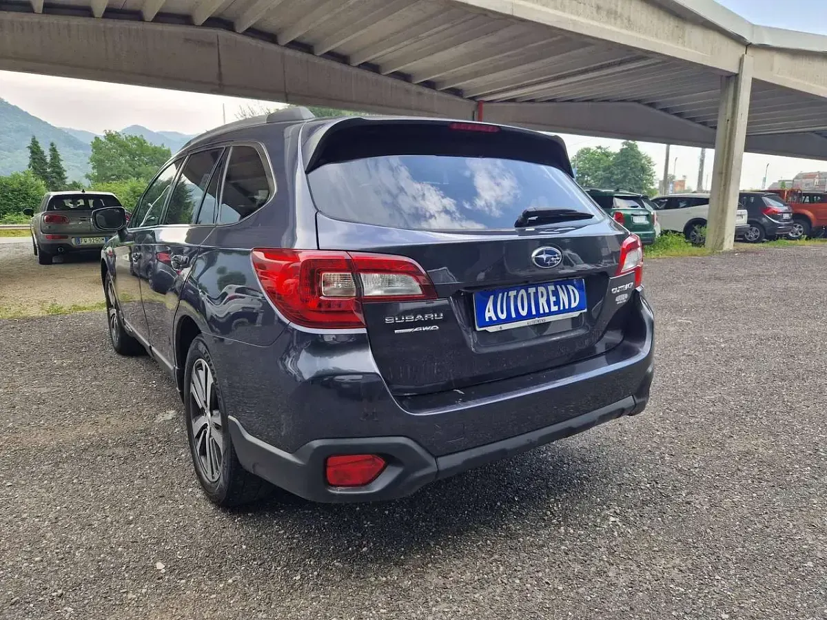 Usata Subaru Outback 175 CV (128 kW) 2018 Grigio Station wagon