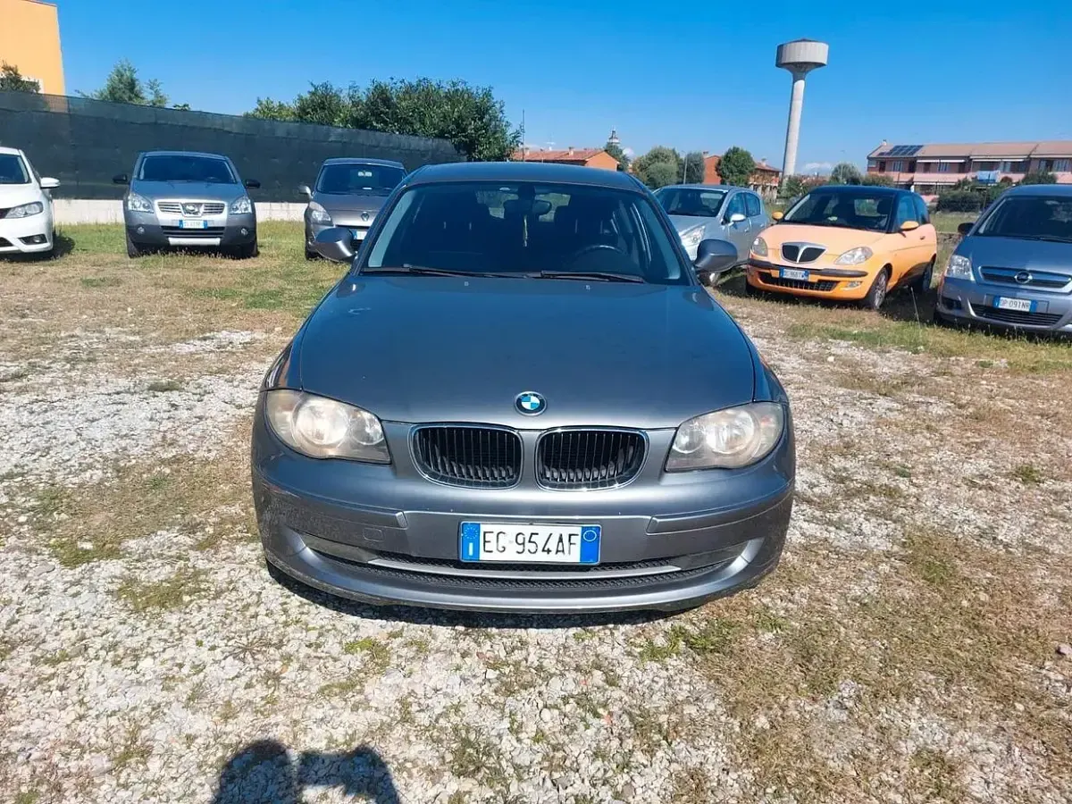 Usata BMW 118 143 CV (105 kW) 2011 Grigio Utilitaria