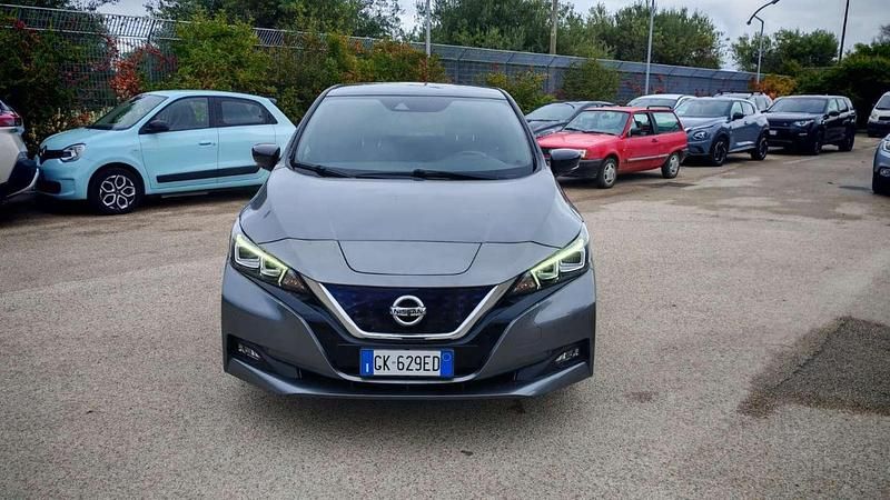 Grigio Usata 2022 Nissan Leaf Due volumi | 13.500 € (Super prezzo) - Immagine 1/4
