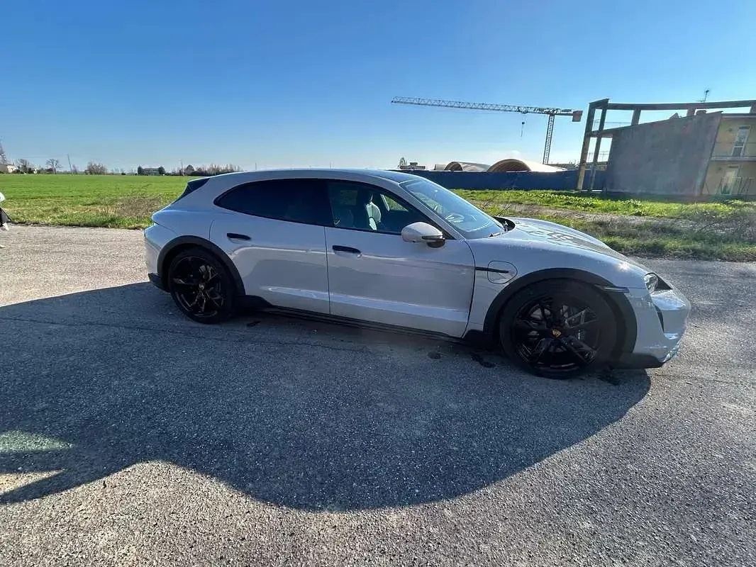 Usata Porsche Taycan 4 Cross Turismo Cross Turismo 189 kW (258 CV) 2023 Grigio Station wagon