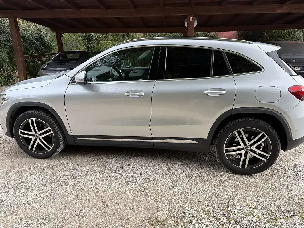 Usado Mercedes GLA200 Business 163 CV (119 kW) 2022 Gris SUV