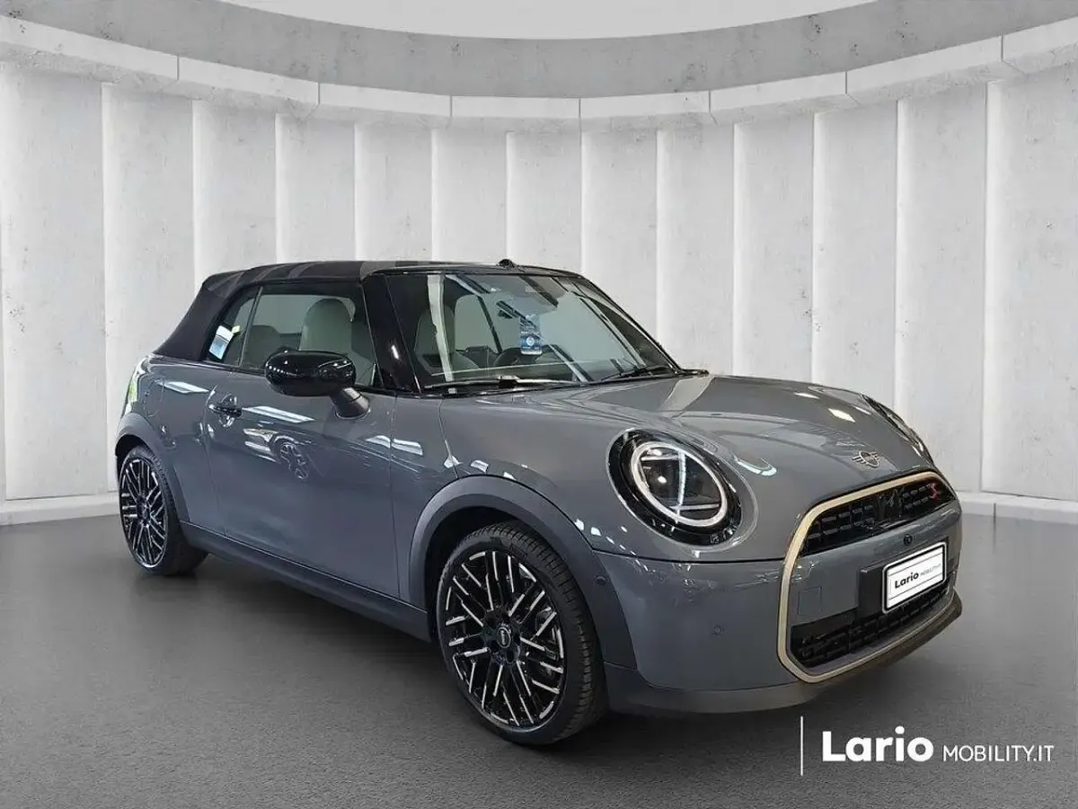 Usata Mini Cooper S Cabriolet Favoured 204 CV (150 kW) 2025 Copper grey Cabrio