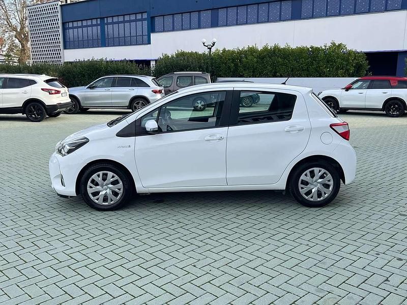 Usata Toyota Yaris Hybrid Business Edition 73 CV (53 kW) 2019 Bianco Berlina