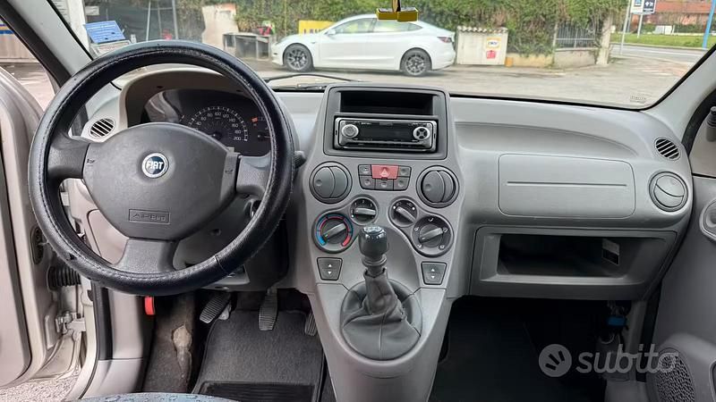 Usata Fiat Panda 75 CV (55 kW) 2005 Grigio Utilitaria