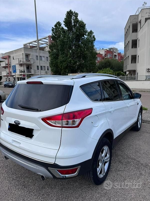 Usata Ford Kuga Business Edition 120 CV (88 kW) 2015 Bianco SUV