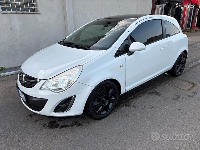 Usata Opel Corsa 75 CV (55 kW) 2011 Bianco Utilitaria