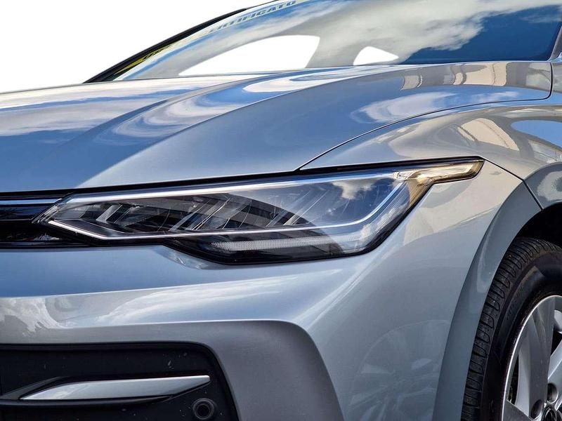 Usata VW Golf VIII Life 116 CV (85 kW) 2025 Dolomite silver metallizzato Berlina