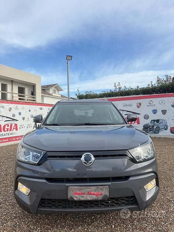 Grigio Usata 2017 Ssangyong (KGM) Tivoli SUV | 5650 € (Buon prezzo) - Immagine 1/4