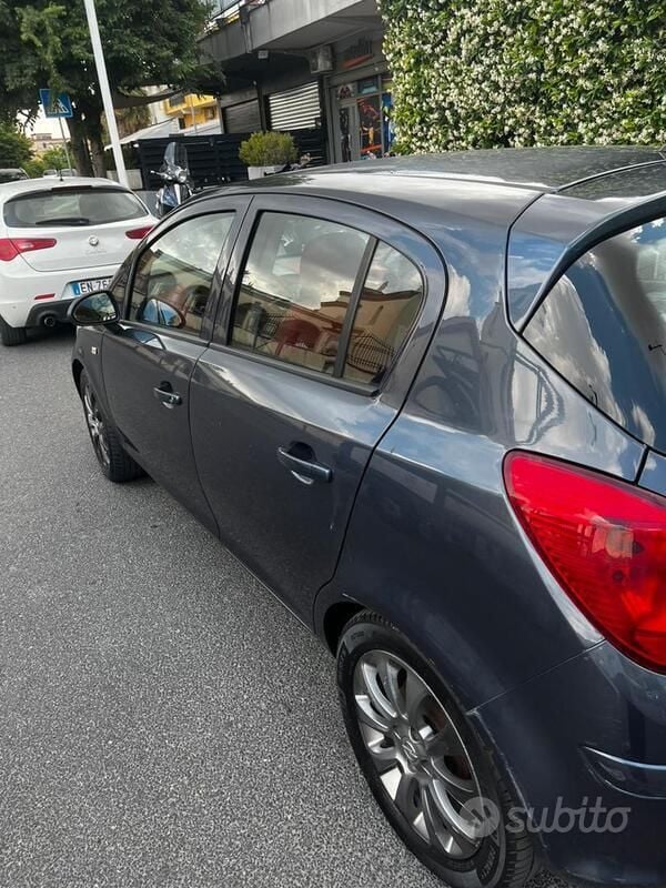 Usata Opel Corsa 75 CV (55 kW) 2009 Blu Berlina