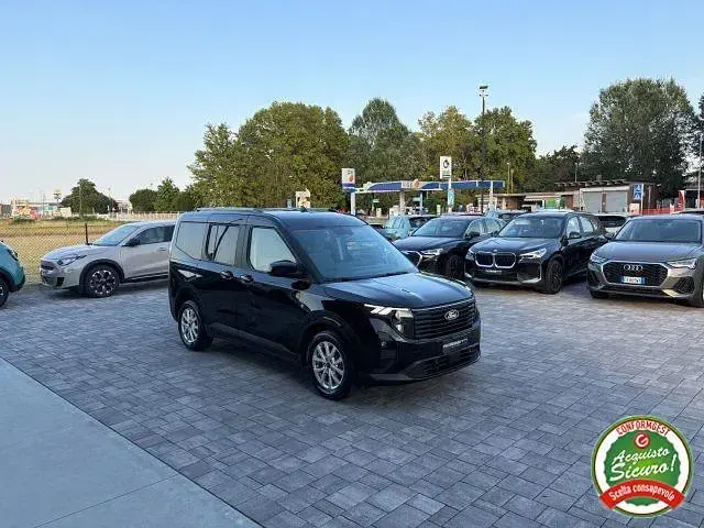 Usata Ford Tourneo Courier Titanium 125 CV (91 kW) 2025 Nero Monovolume