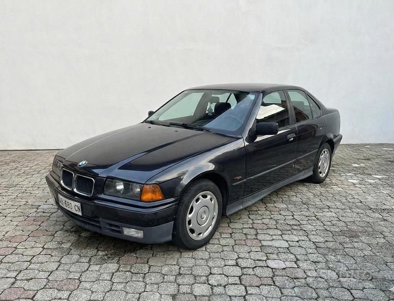 Usata BMW 318 140 CV (102 kW) 1994 Grigio Berlina