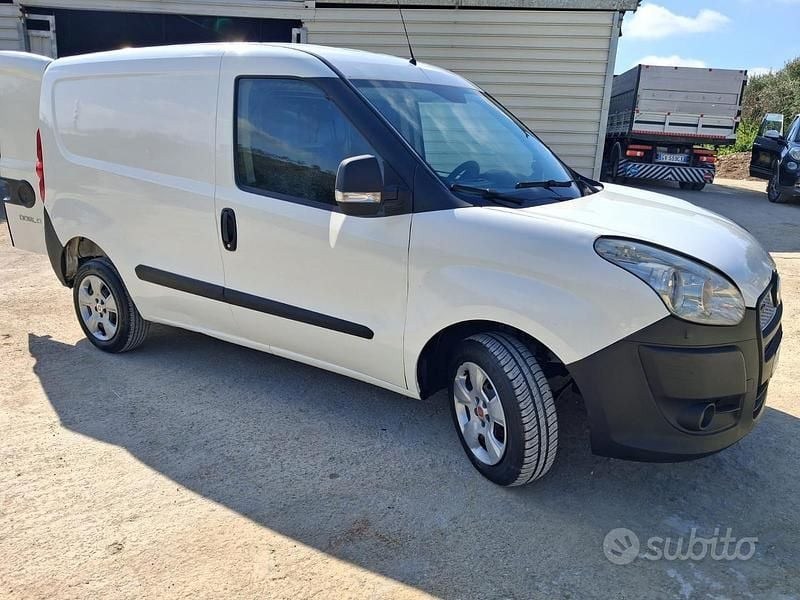 Usata Fiat Doblò 90 CV (66 kW) 2010 Bianco Monovolume