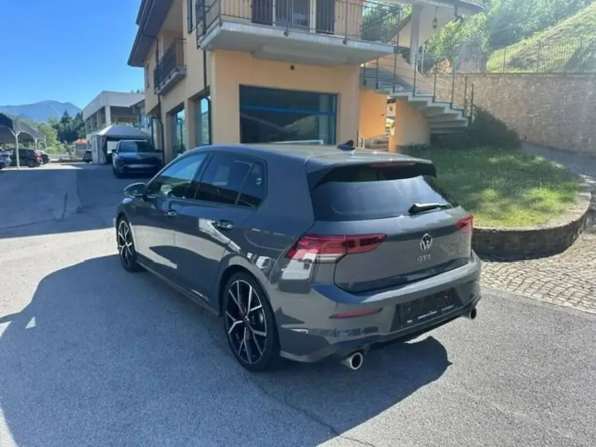 Usata VW Golf VIII GTI 245 CV (180 kW) 2024 Grigio Berlina