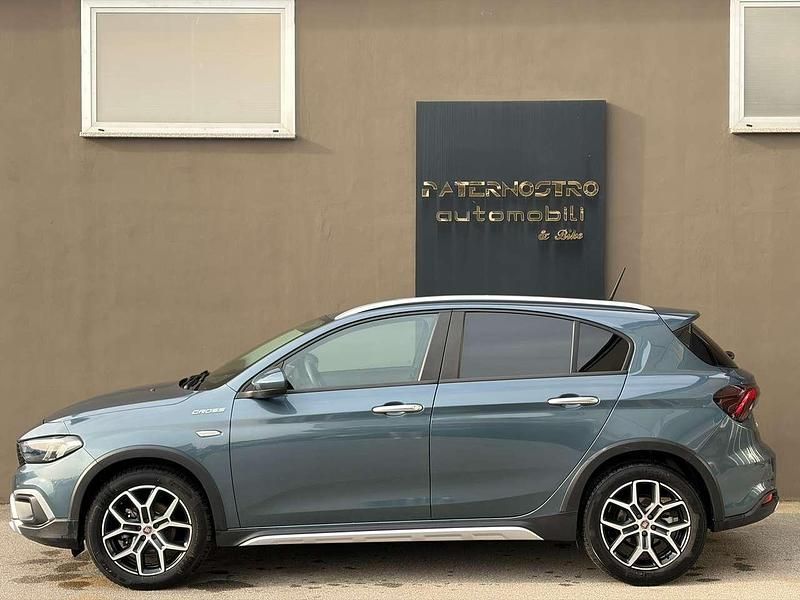 Usata Fiat Tipo Cross 131 CV (96 kW) 2022 Blu/azzurro Utilitaria