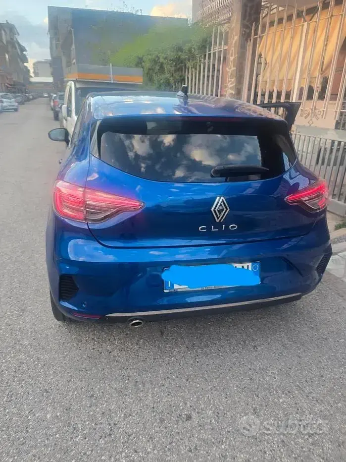 Gebraucht Renault Clio V 101 PS (74 kW) 2024 Blau Limousine