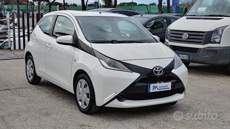 Usata Toyota Aygo Business Edition 71 CV (52 kW) 2018 Bianco Utilitaria