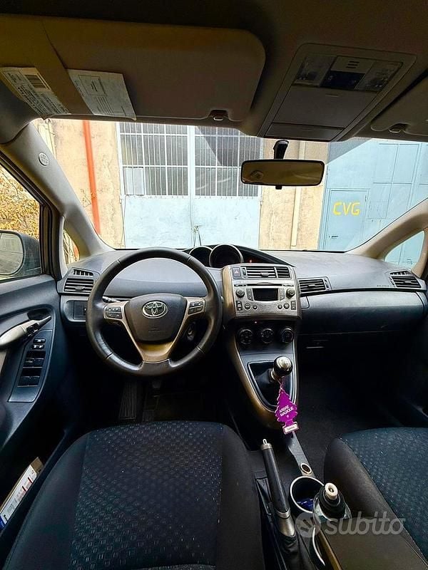Usata Toyota Verso 126 CV (92 kW) 2010 Nero Monovolume