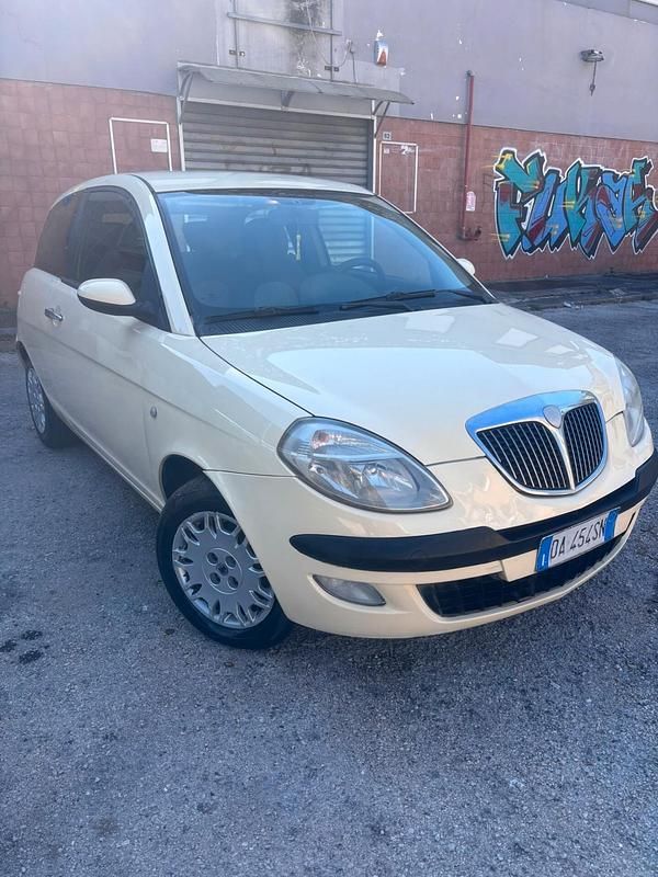 Usata Lancia Ypsilon 69 CV (50 kW) 2006 Beige Utilitaria