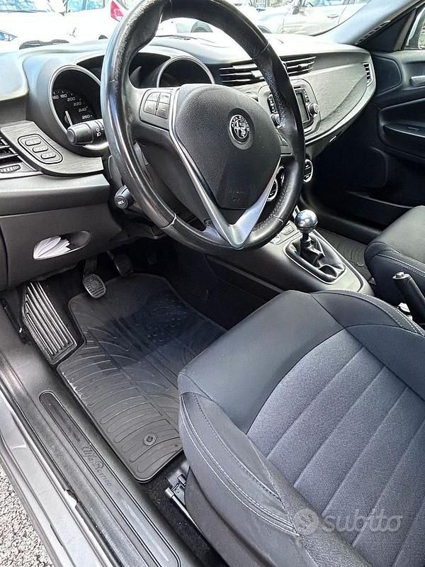 Usata Alfa Romeo Giulietta 120 CV (88 kW) 2017 Grigio Utilitaria